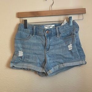 Distressed a&f kids shortie